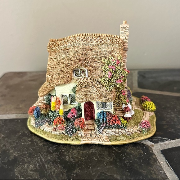Charming Cottage Figurine with Floral Accents - Picture 1 of 6